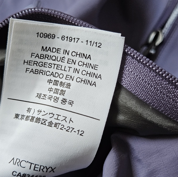 Arc'teryx Women's Beta SL Jacket in Lavender - Picture 7 of 12